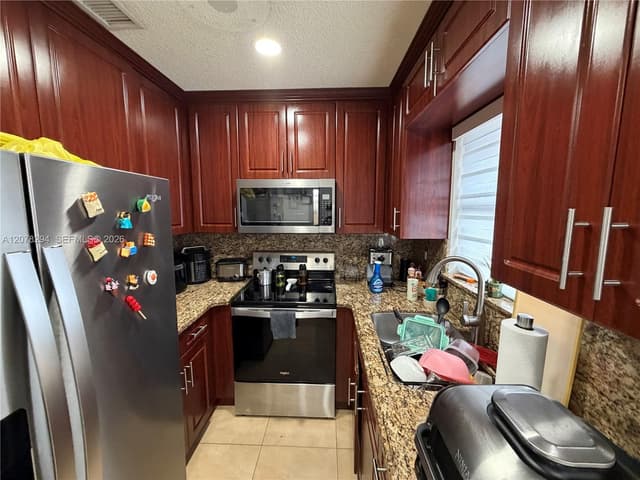 5935 W 26th Ave # 204, Hialeah FL 33016 - Hialeah, FL - Photo 7
