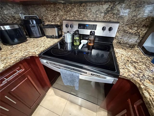 5935 W 26th Ave # 204, Hialeah FL 33016 - Hialeah, FL - Photo 4