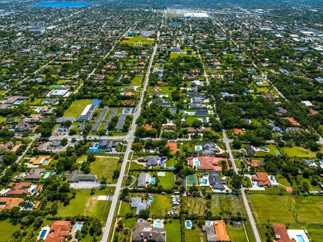 6450 SW 102nd Ave, Miami FL 33173 - Miami, FL - Photo 5
