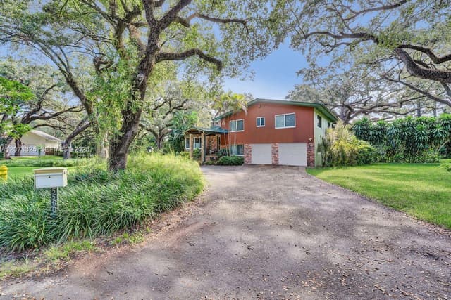 5500 Woodland LN, Dania Beach FL 33312 - Dania Beach, FL - Photo 2