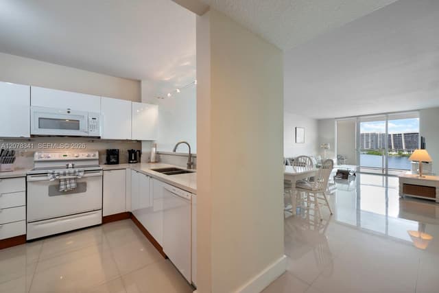 18100 N Bay Rd # 1009, Sunny Isles Beach FL 33160 - Sunny Isles Beach, FL - Photo 3