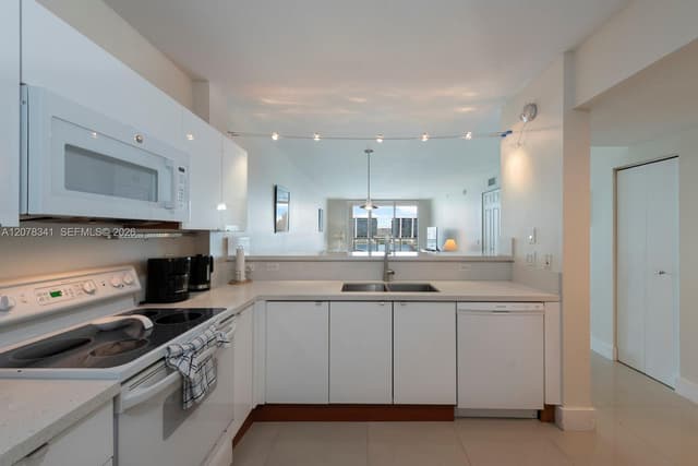 18100 N Bay Rd # 1009, Sunny Isles Beach FL 33160 - Sunny Isles Beach, FL - Photo 5