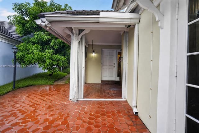 9943 NW 47th Ter, Doral FL 33178 - Doral, FL - Photo 4