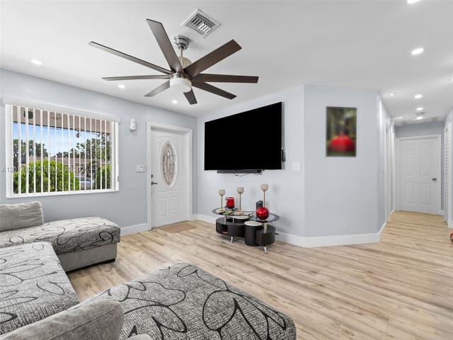 6432 Perry St, Hollywood FL 33024 - Hollywood, FL - Photo 7