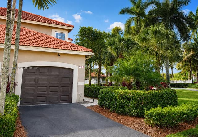 700 Sorrento Dr, Weston FL 33326 - Weston, FL - Photo 5