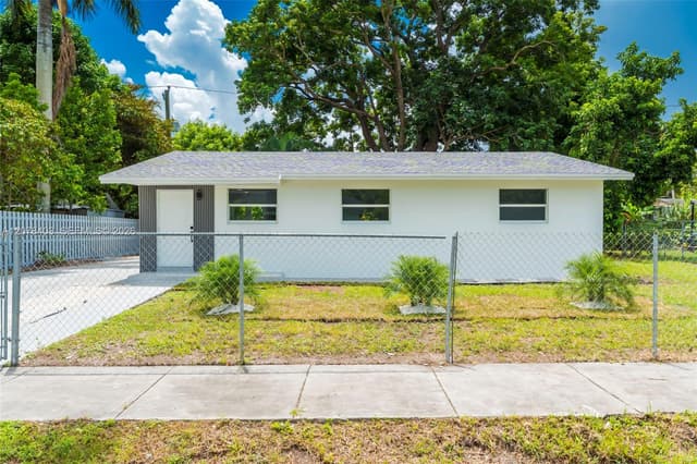 655 SW 6th Ter, Florida City FL 33034 - Florida City, FL - Photo 2