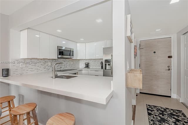 492 NW 165th St Rd # C112, Miami FL 33169 - Miami, FL - Photo 5