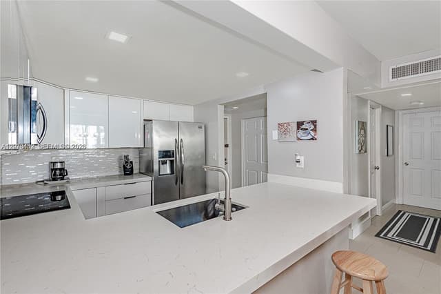 492 NW 165th St Rd # C112, Miami FL 33169 - Miami, FL - Photo 4