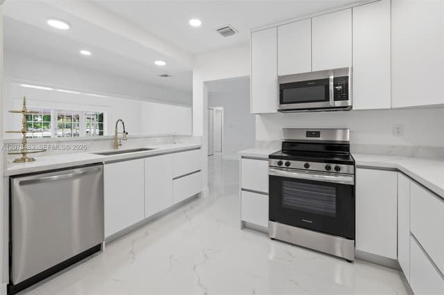 10901 SW 47th Ter, Miami FL 33165 - Miami, FL - Photo 2