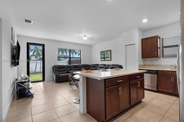 2475 SE 1st St, Homestead FL 33033 - Homestead, FL - Photo 4
