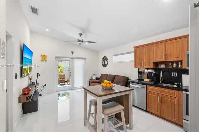 7456 W 34th Ln, Hialeah FL 33018 - Hialeah, FL - Photo 7