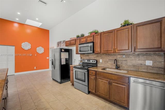 401 Leslie Drive, Hallandale Beach FL 33009 - Hallandale Beach, FL - Photo 3