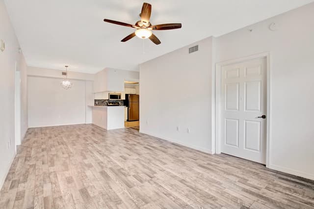 2801 SARENTO Place # 304, Palm Beach Gardens FL 33410 - Palm Beach Gardens, FL - Photo 2