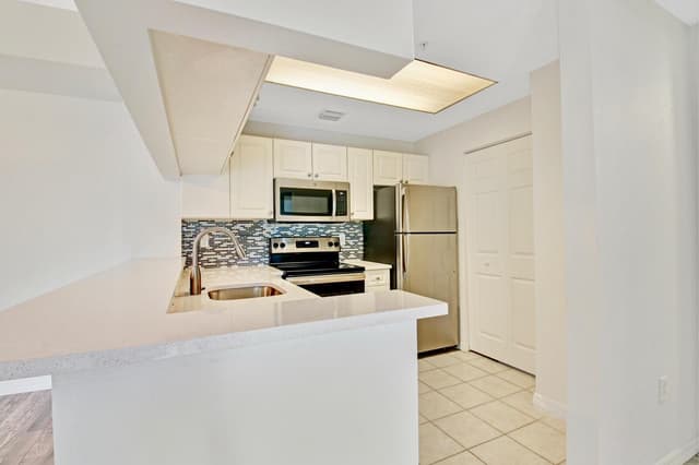 2801 SARENTO Place # 304, Palm Beach Gardens FL 33410 - Palm Beach Gardens, FL - Photo 5