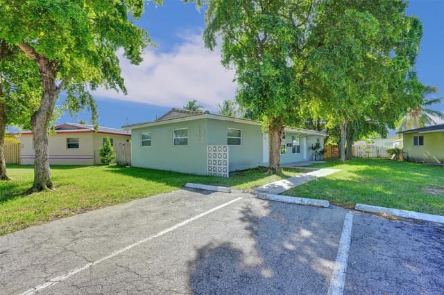 260 NE 41st Street, Oakland Park FL 33334 - Oakland Park, FL - Photo 2