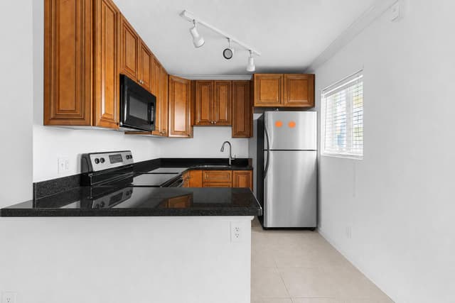 2655 NE 8th Avenue # 106, Wilton Manors FL 33334 - Wilton Manors, FL - Photo 2