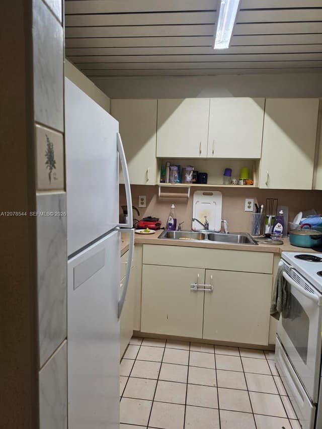 1305 W 46th St # 108, Hialeah FL 33012 - Hialeah, FL - Photo 7