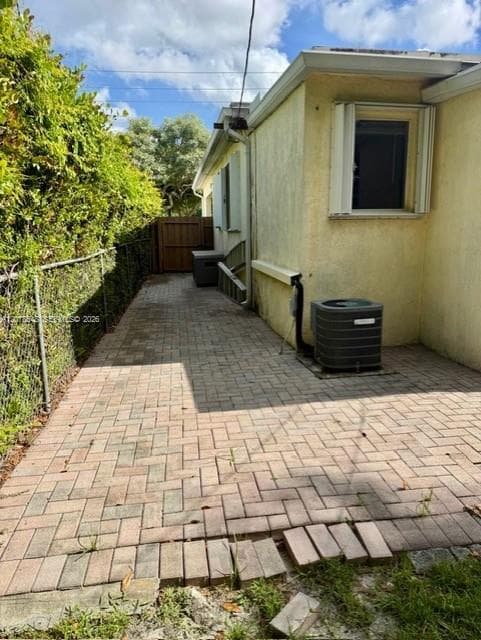 270 NE 169th St, North Miami Beach FL 33162 - North Miami Beach, FL - Photo 5