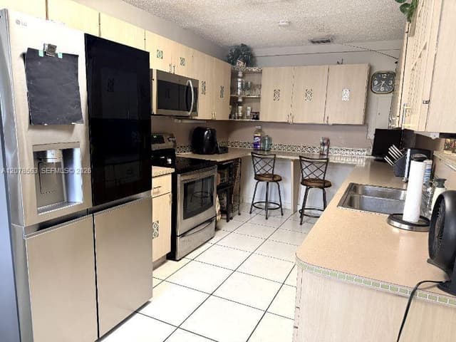 1340 W 36th St, Hialeah FL 33012 - Hialeah, FL - Photo 5