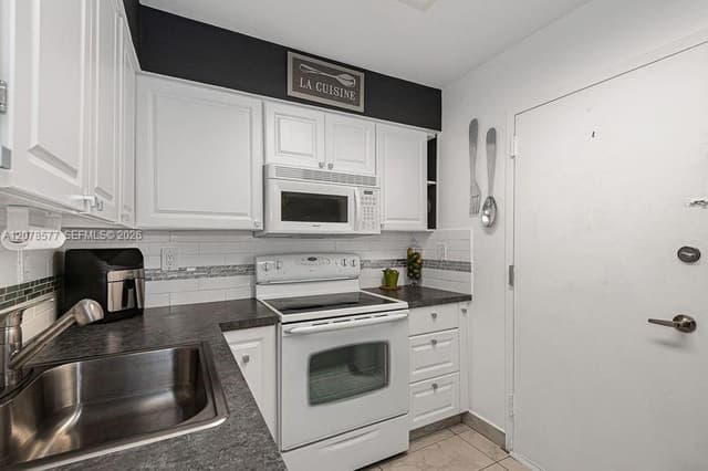 17800 Atlantic Blvd # 203, Sunny Isles Beach FL 33160 - Sunny Isles Beach, FL - Photo 3