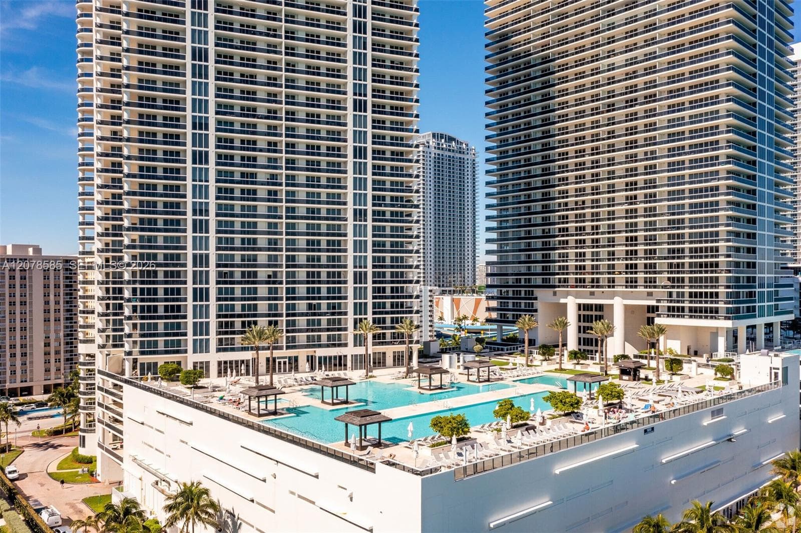 1850 S Ocean Dr # 909, Hallandale Beach FL 33009 - Hallandale Beach, FL - Photo 1