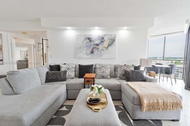 1000 W Island Blvd # 1010, Aventura FL 33160 - Aventura, FL - Photo 2