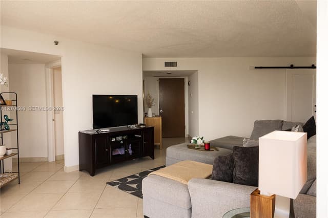 1000 W Island Blvd # 1010, Aventura FL 33160 - Aventura, FL - Photo 3