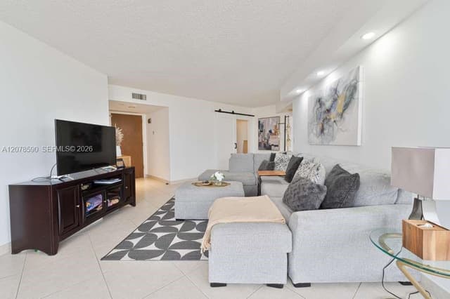 1000 W Island Blvd # 1010, Aventura FL 33160 - Aventura, FL - Photo 4