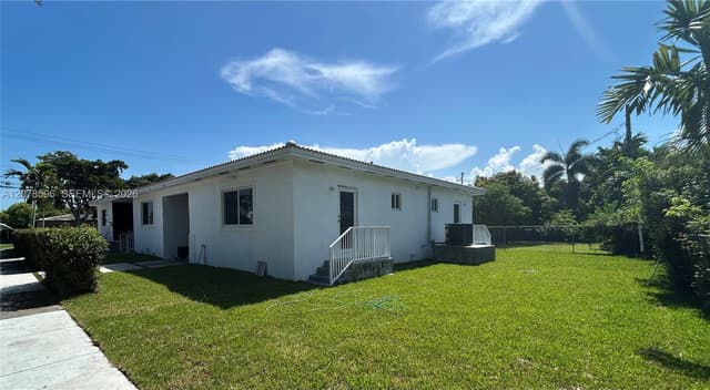 580 Lee Dr, Miami Springs FL 33166 - Miami Springs, FL - Photo 2