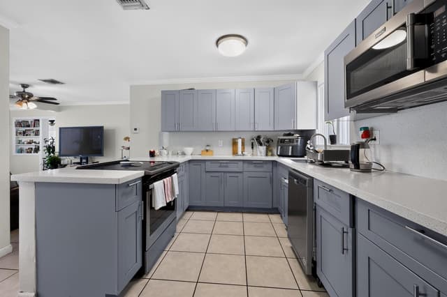 1213 14TH Avenue S, FL 33460 - Photo 5