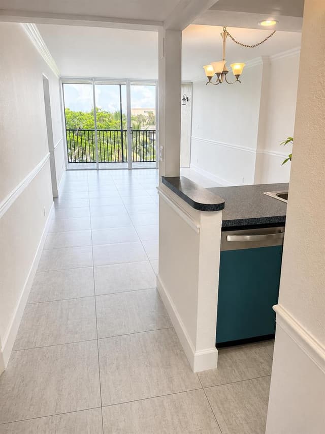 7 Royal Palm Way # 505, Boca Raton FL 33432 - Boca Raton, FL - Photo 2