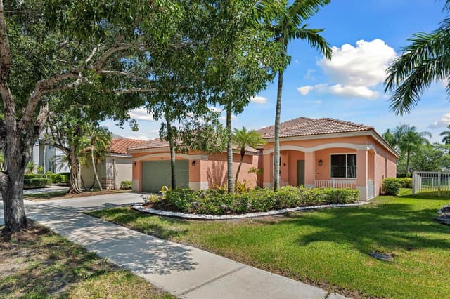 886 Sunflower Circle, Weston FL 33327 - Weston, FL - Photo 3
