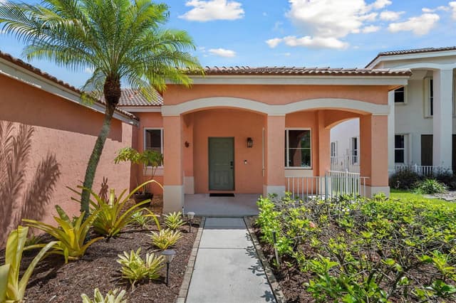886 Sunflower Circle, Weston FL 33327 - Weston, FL - Photo 4