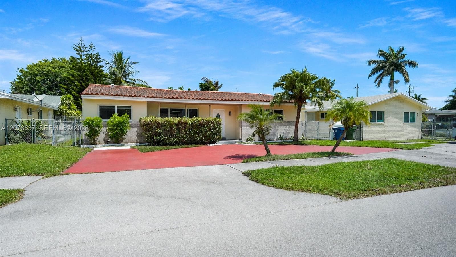 903 NE 2nd St, Hallandale Beach FL 33009 - Hallandale Beach, FL - Photo 1