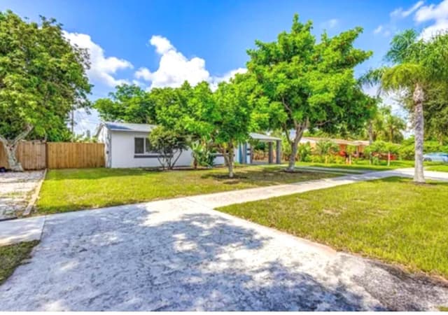 512 BAYBERRY Drive, Lake Park FL 33403 - Lake Park, FL - Photo 3