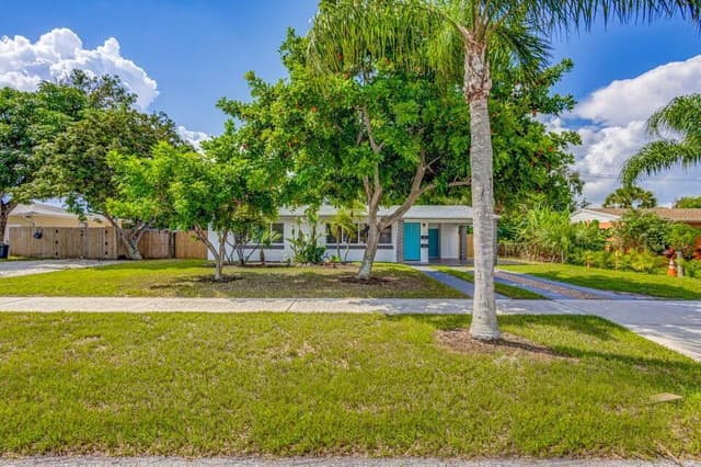512 BAYBERRY Drive, Lake Park FL 33403 - Lake Park, FL - Photo 5