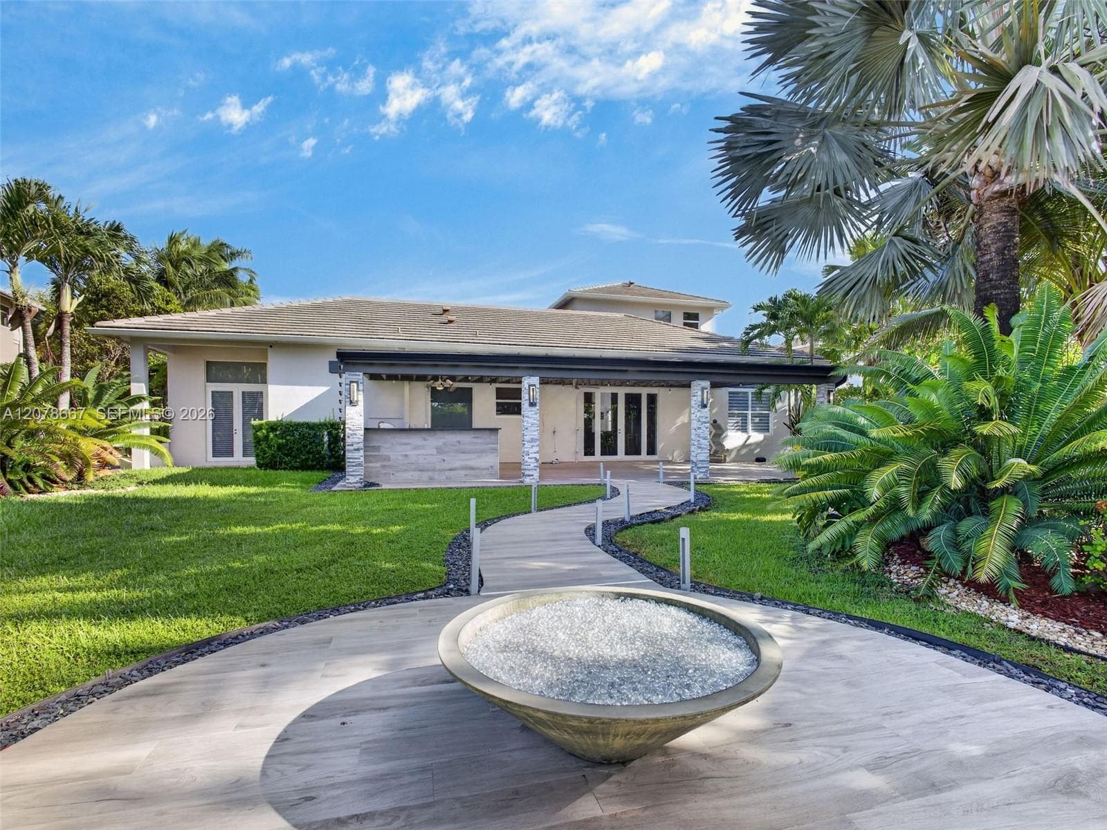 1371 Victoria Isle Dr, Weston FL 33327 - Weston, FL - Photo 1