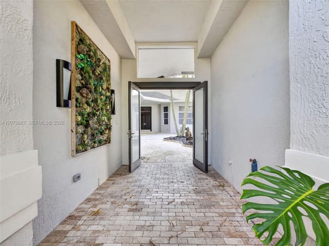 1371 Victoria Isle Dr, Weston FL 33327 - Weston, FL - Photo 5