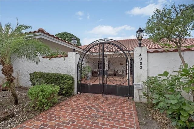 4903 WOODLANDS Boulevard, Tamarac FL 33319 - Tamarac, FL - Photo 2
