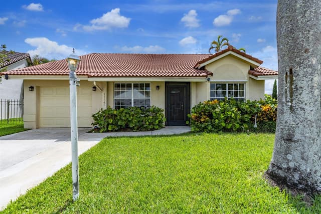11140 LAKEAIRE Circle, Boca Raton FL 33498 - Boca Raton, FL - Photo 2