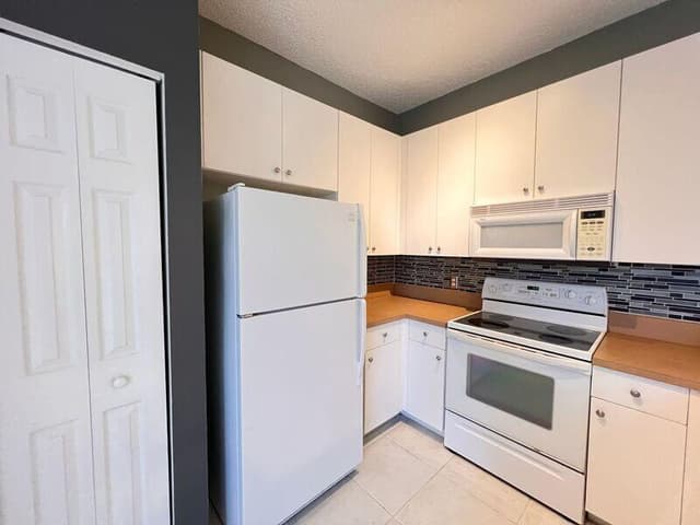 117 Lighthouse Circle # J, Tequesta FL 33469 - Tequesta, FL - Photo 3