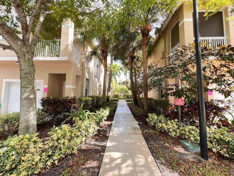 117 Lighthouse Circle # J, Tequesta FL 33469 - Tequesta, FL - Photo 1