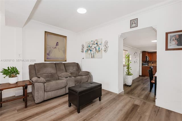 359 W 35th St, Hialeah FL 33012 - Hialeah, FL - Photo 7