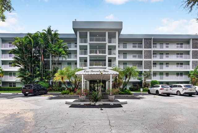 802 CYPRESS GROVE Lane # 309, Pompano Beach FL 33069 - Pompano Beach, FL - Photo 2