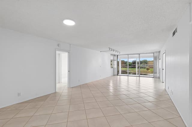 802 CYPRESS GROVE Lane # 309, Pompano Beach FL 33069 - Pompano Beach, FL - Photo 6