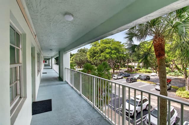 802 CYPRESS GROVE Lane # 309, Pompano Beach FL 33069 - Pompano Beach, FL - Photo 3