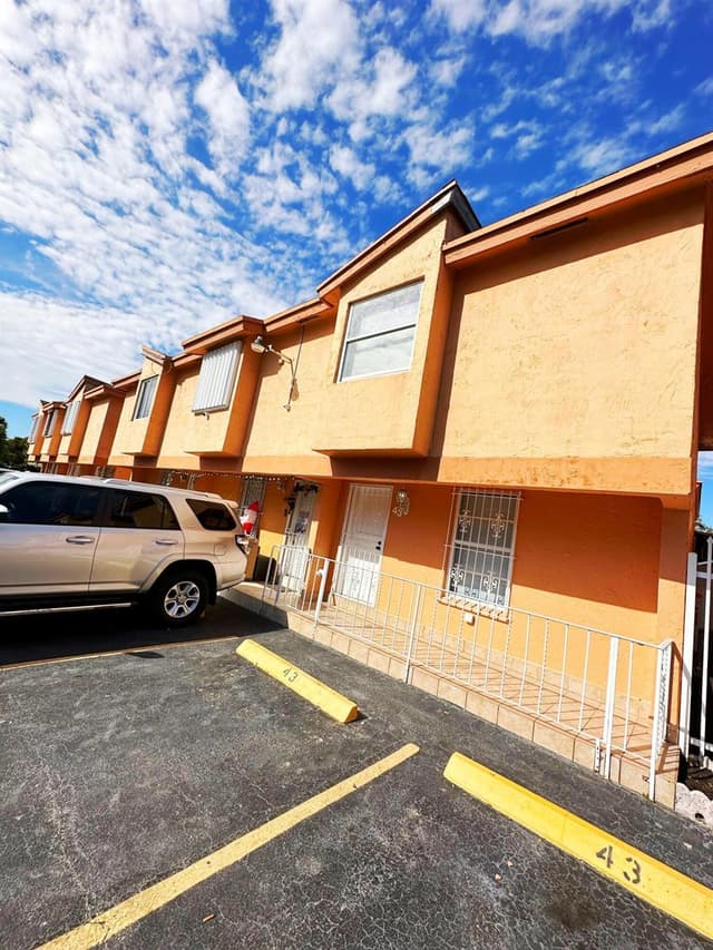 1701 W 42ND Place # 43, Hialeah FL 33012 - Hialeah, FL - Photo 2