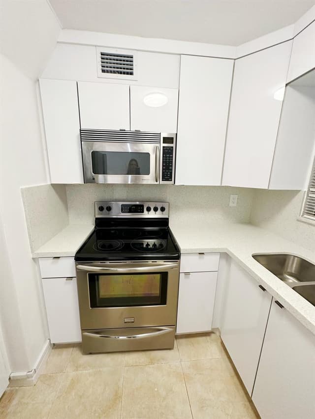 1701 W 42ND Place # 43, Hialeah FL 33012 - Hialeah, FL - Photo 7