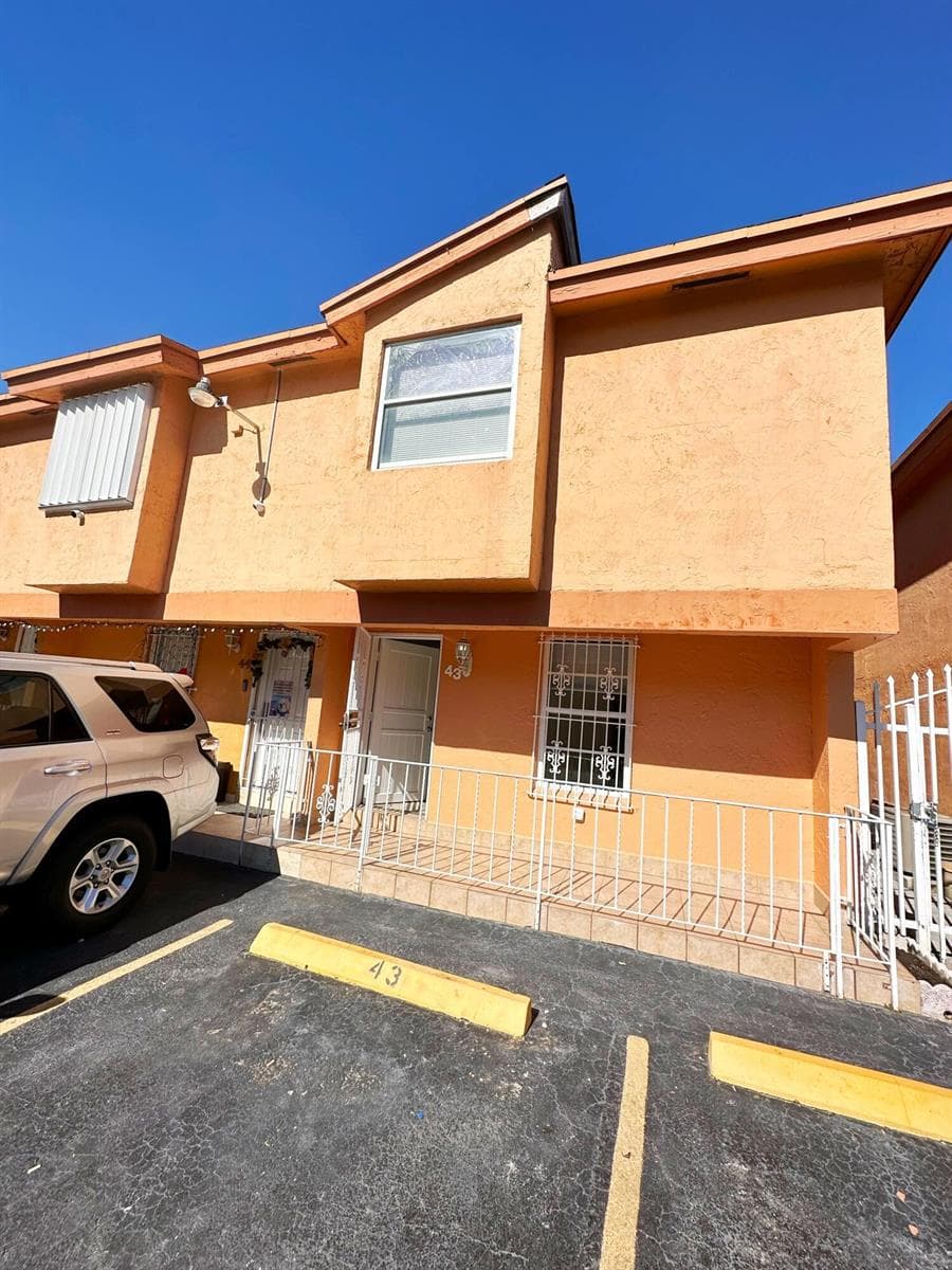 1701 W 42ND Place # 43, Hialeah FL 33012 - Hialeah, FL - Photo 1
