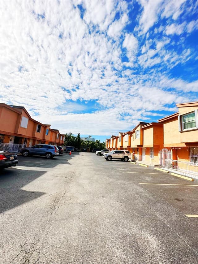 1701 W 42ND Place # 43, Hialeah FL 33012 - Hialeah, FL - Photo 5